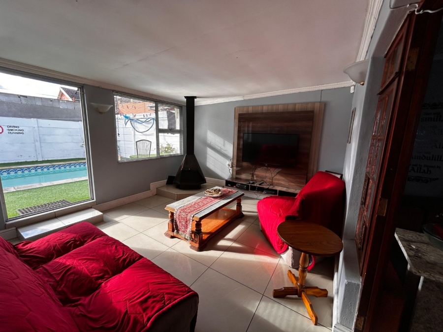 5 Bedroom Property for Sale in Colorado Park Western Cape